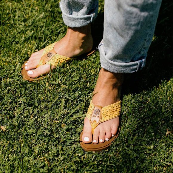 yellow box flip flops dillard's